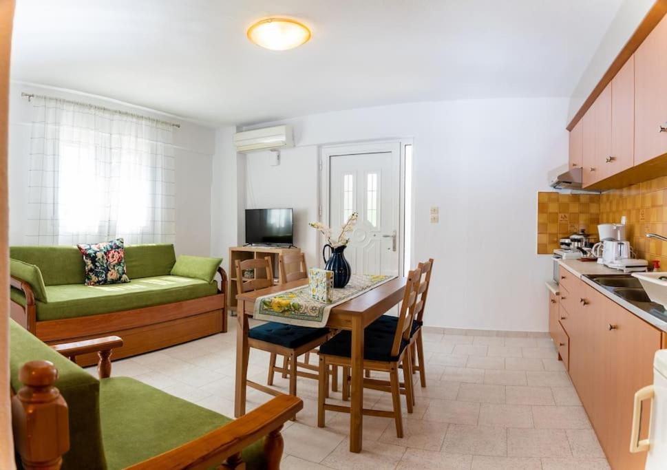 Central Little Home Kalampáka Luaran gambar